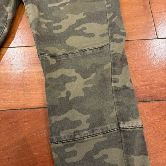 Camo Print Skinny Jeans - Picture 3 of 4